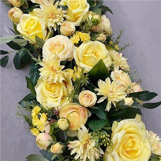 Người chạy bàn hoa vàng