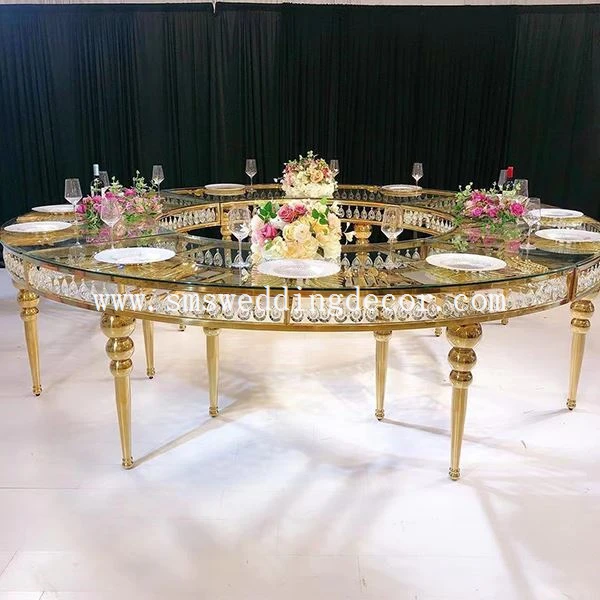 Bàn tình yêu nửa vầng trăng